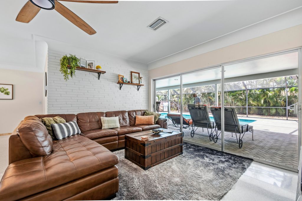Photo of 1348 SW 4th Street, Boca Raton, FL 33486 (MLS # B26032939)