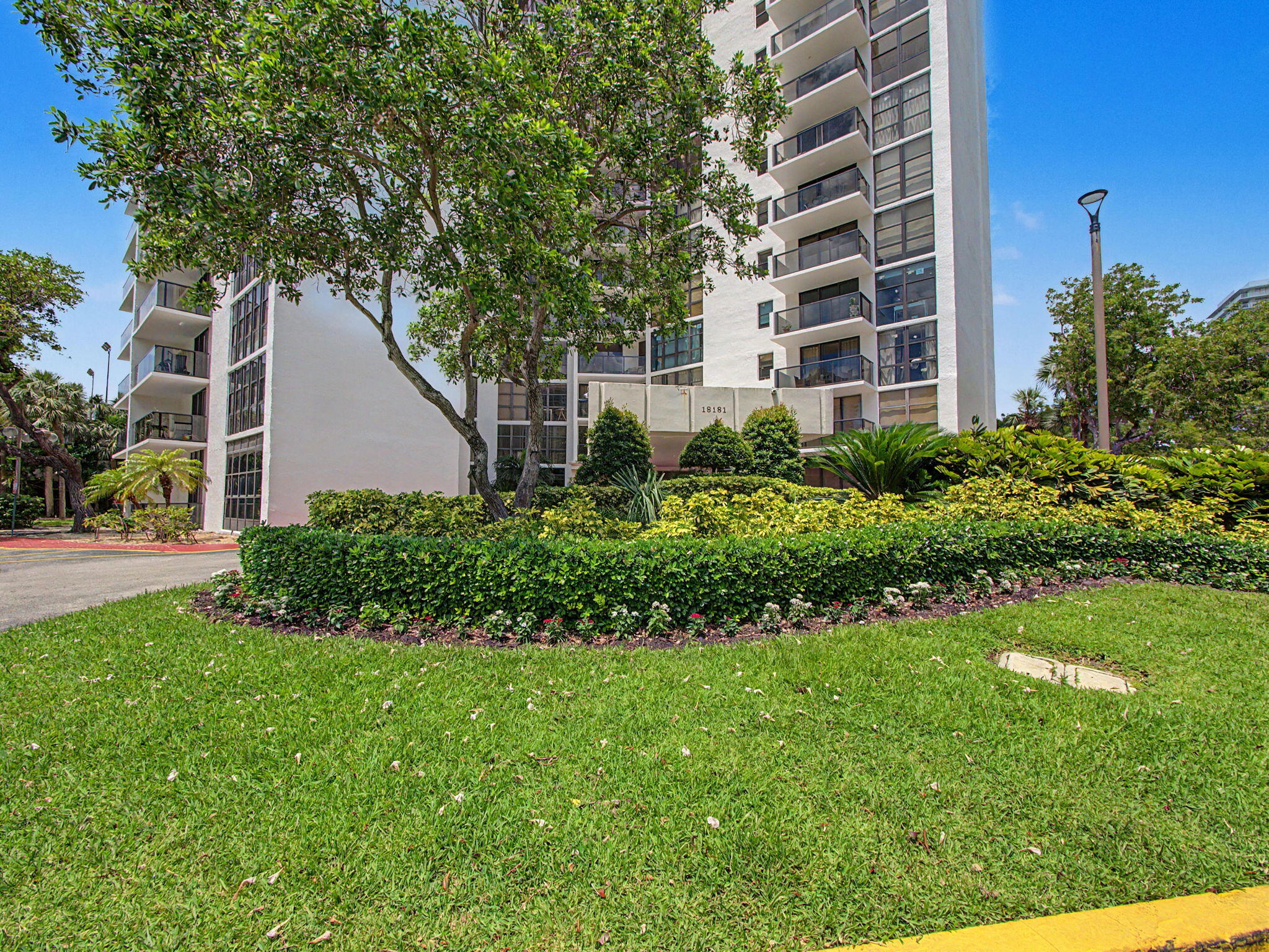 18181 NE 31st Court 1807 - Photo 2