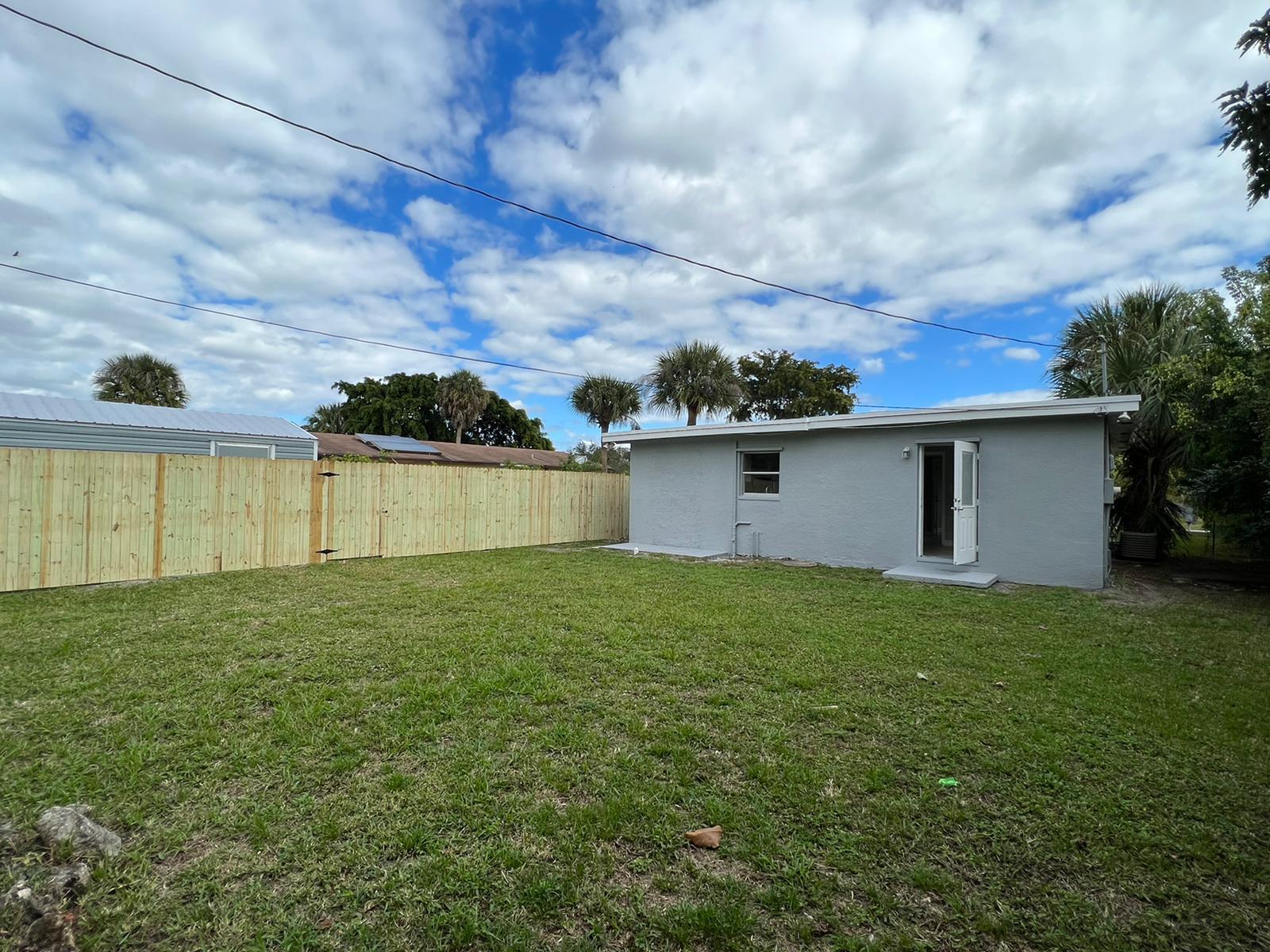 BREEZY ACRES - Residential Lease