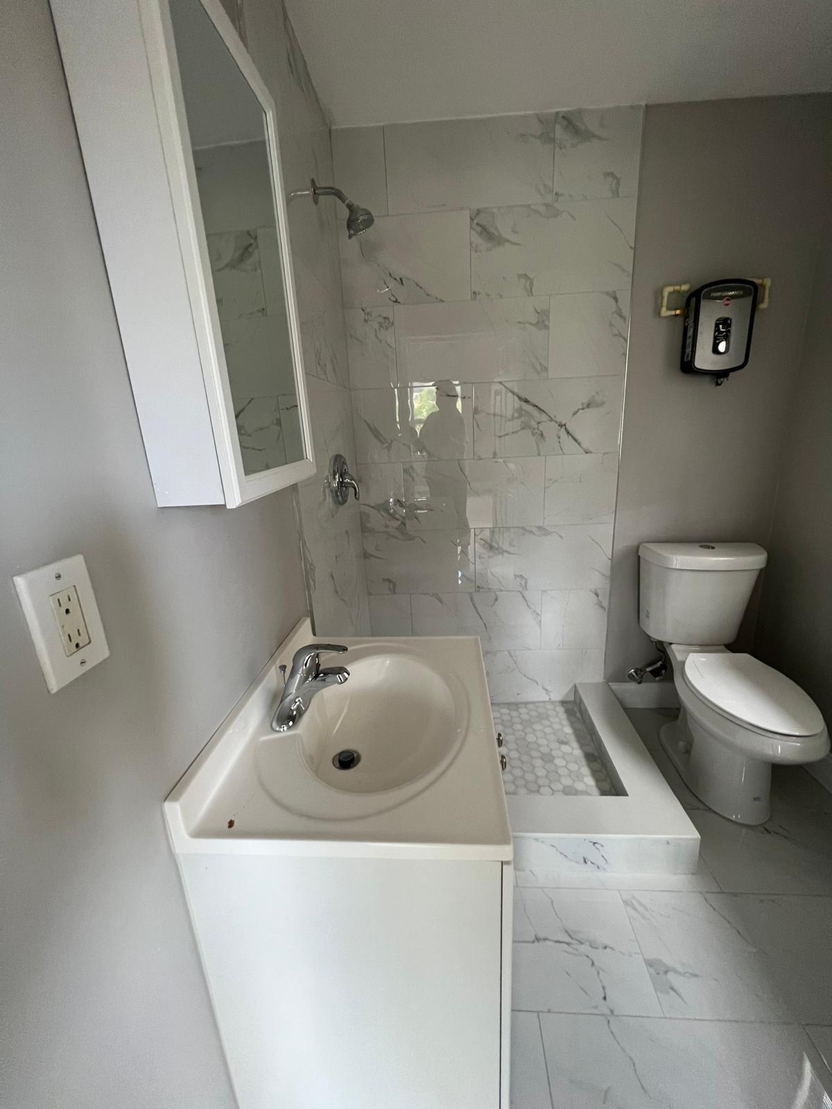 BREEZY ACRES - Residential Lease