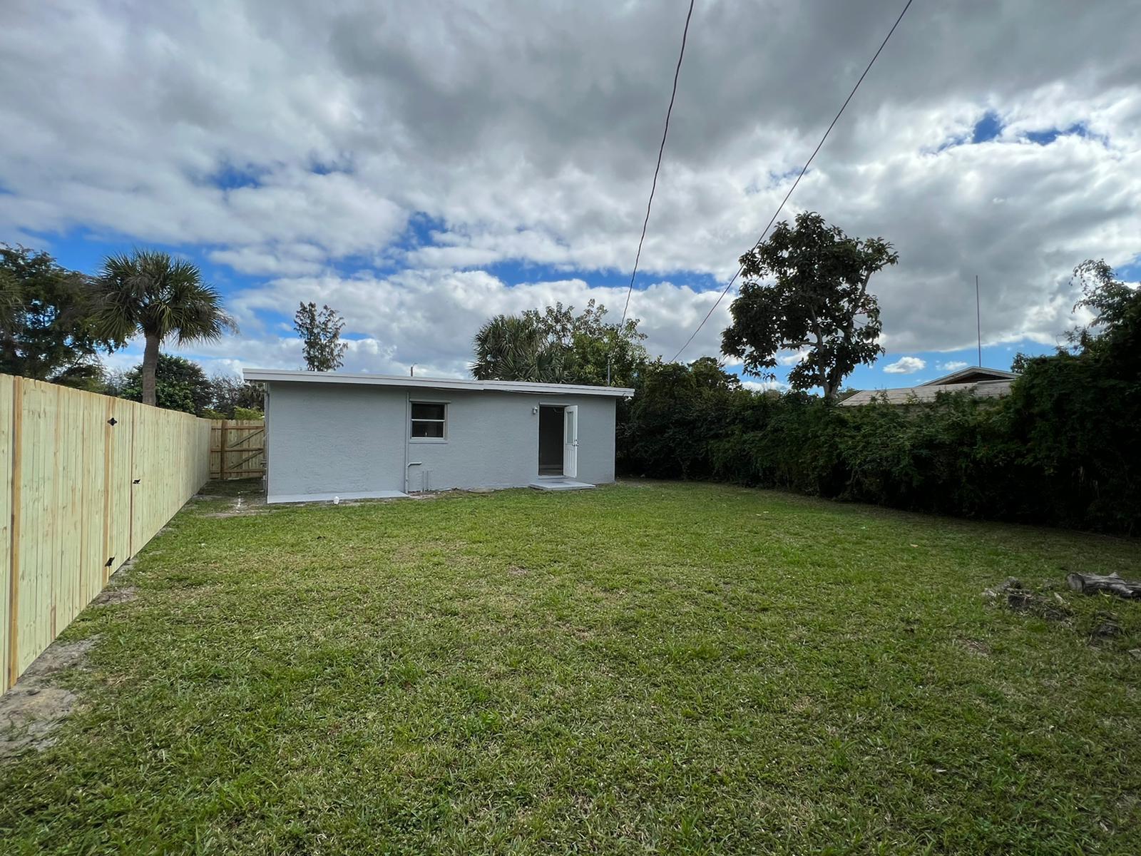 BREEZY ACRES - Residential Lease