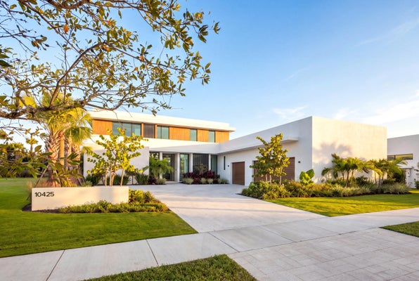 10425 BERNINA DR, PALM BEACH GARDENS, FL 33412 - Image 367ca37926f7c05ab2b25f29c8bcd260/3464917355