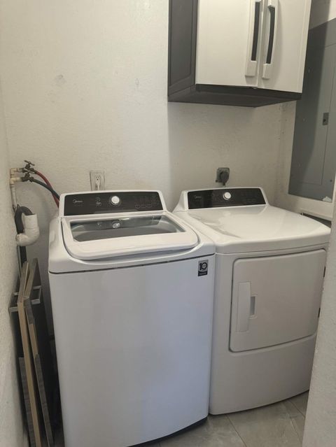 Tiny photo for 5424 Garfield Street, Hollywood, FL 33021 (MLS # B26049650)