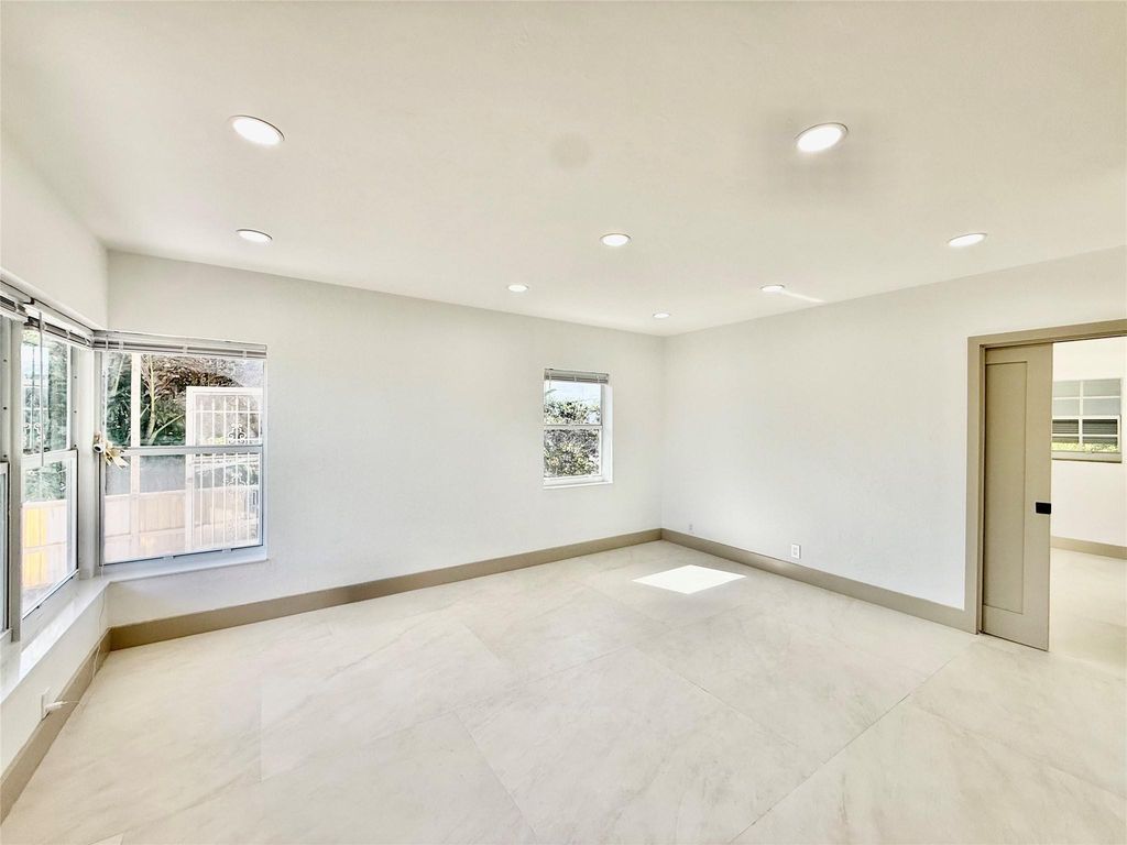 Photo of 1400 SE 7th Ave #4, Pompano Beach, FL 33060 (MLS # F10538795)