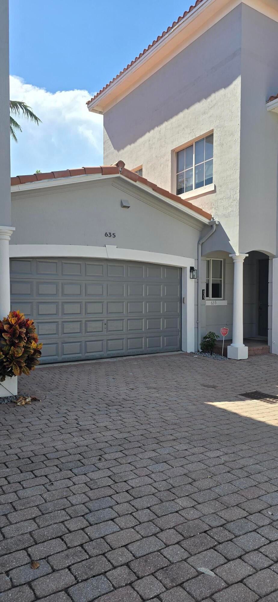 635 NE 11th Avenue