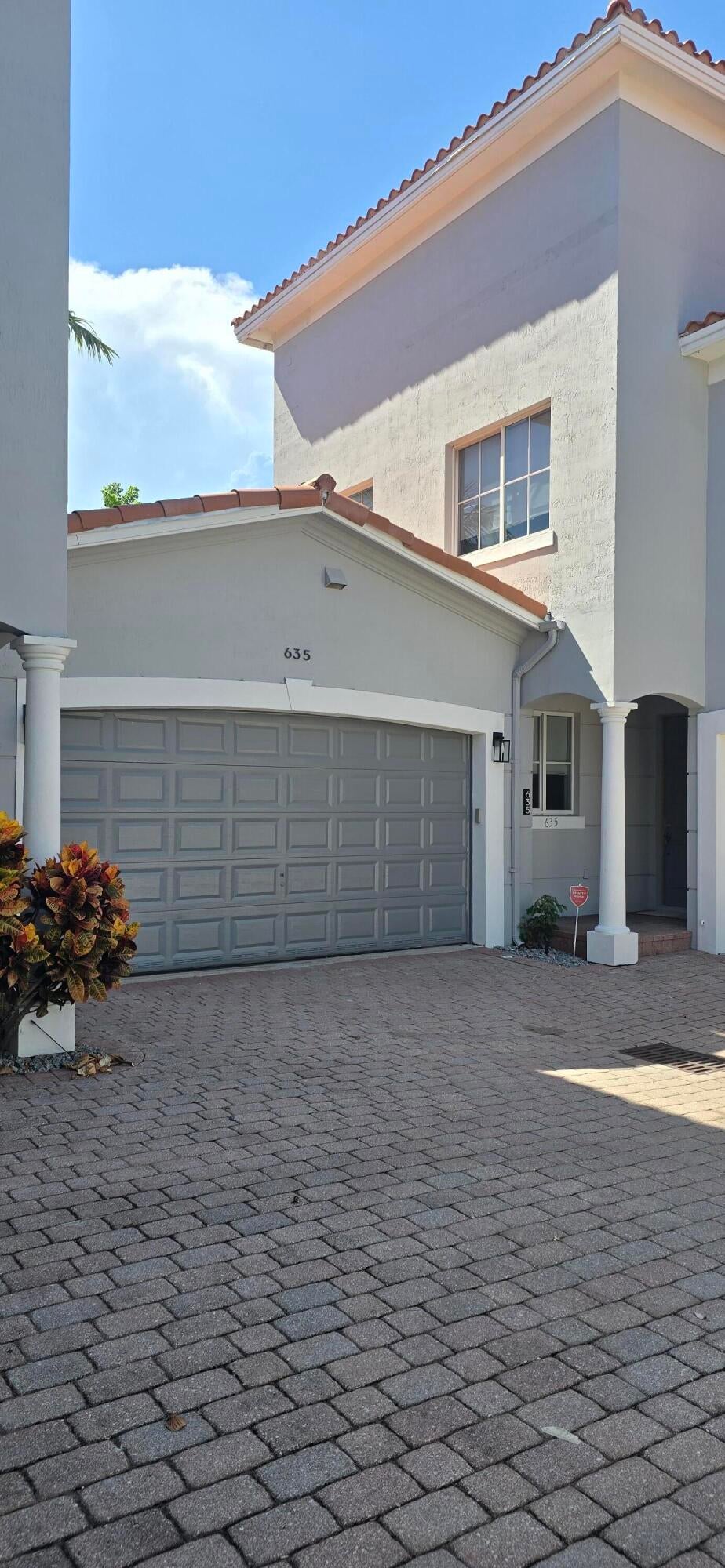 635 NE 11th Avenue