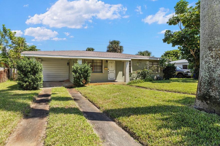 Prime development opportunity just west of Olive, 3 blocks from inter coastal in the highly sought after neighborhood ''SOSO''and just a few blocks from the newly build The Park, West Palm Beach premier public golf. Included in the sale are the plans which are already with the City.This 3 bed, 2 bath single family home features a large Florida room, a covered carport and separate detached workshop. The property has a new roof.