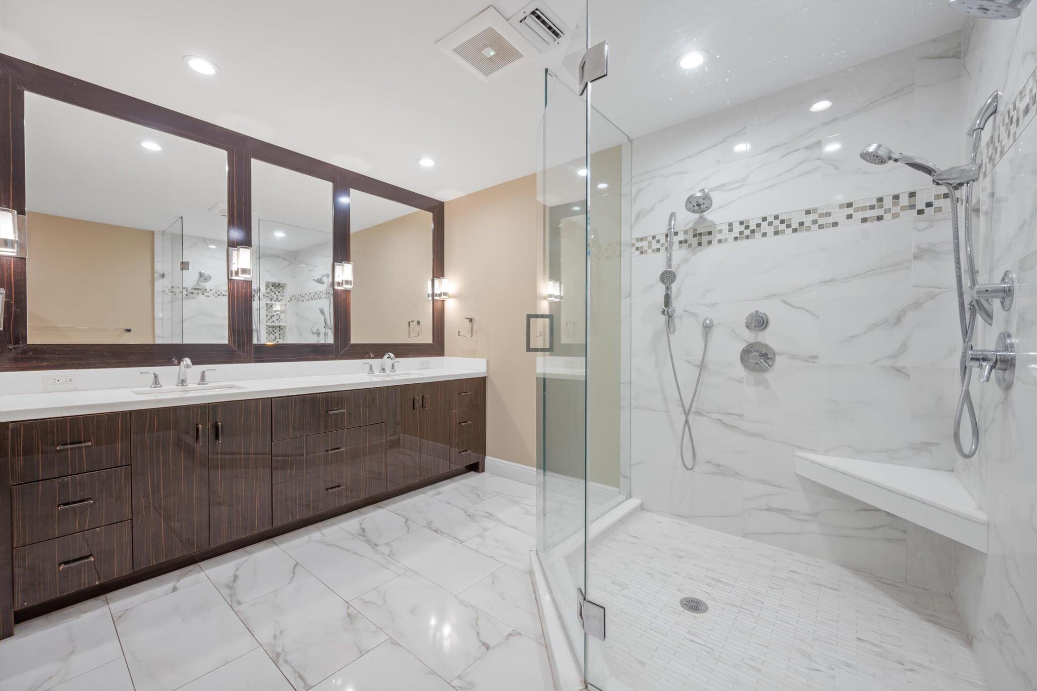 6745 Versailles Court, Lake Worth, FL, 33467/$349,900 3 6745 Versailles Court