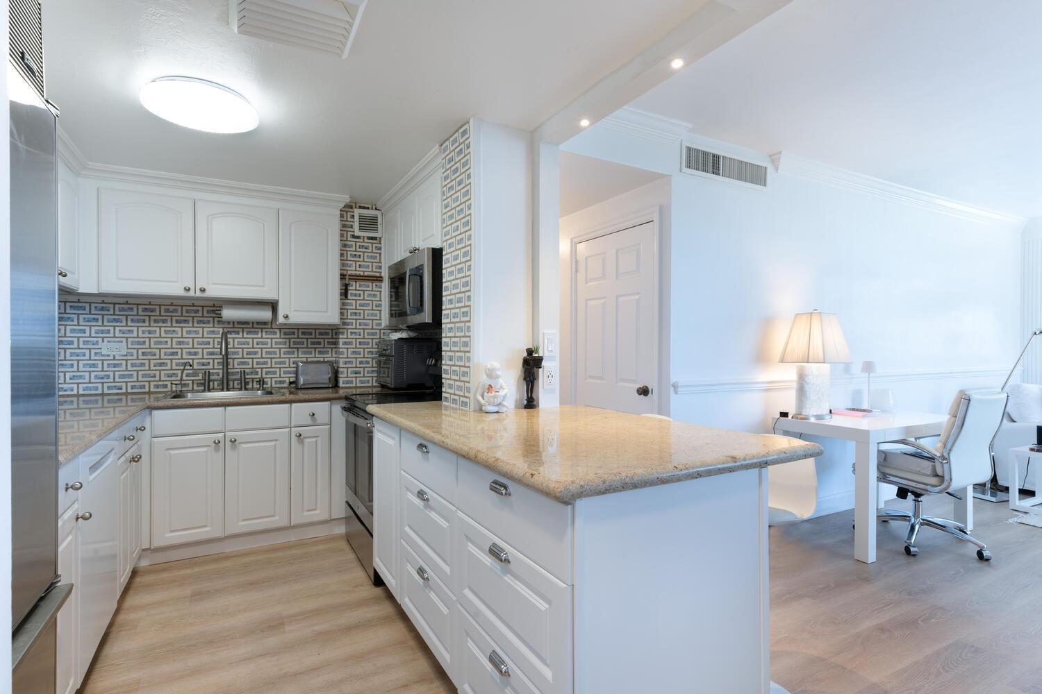 LA FONTANA APTS OF PALM BEACH INC - Residential