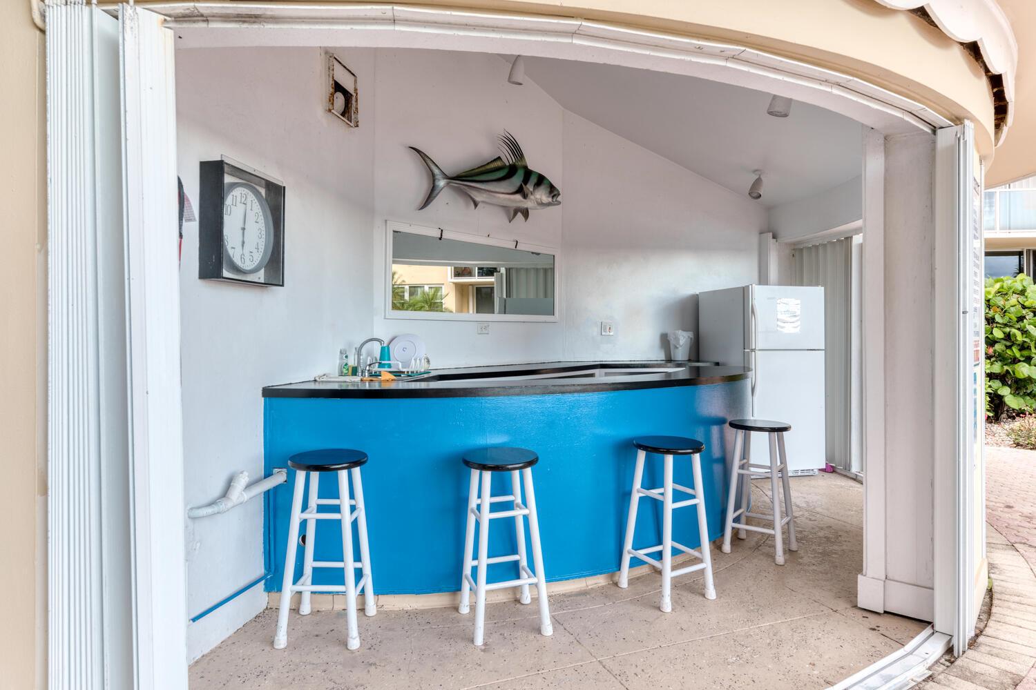 LA FONTANA APTS OF PALM BEACH INC - Residential