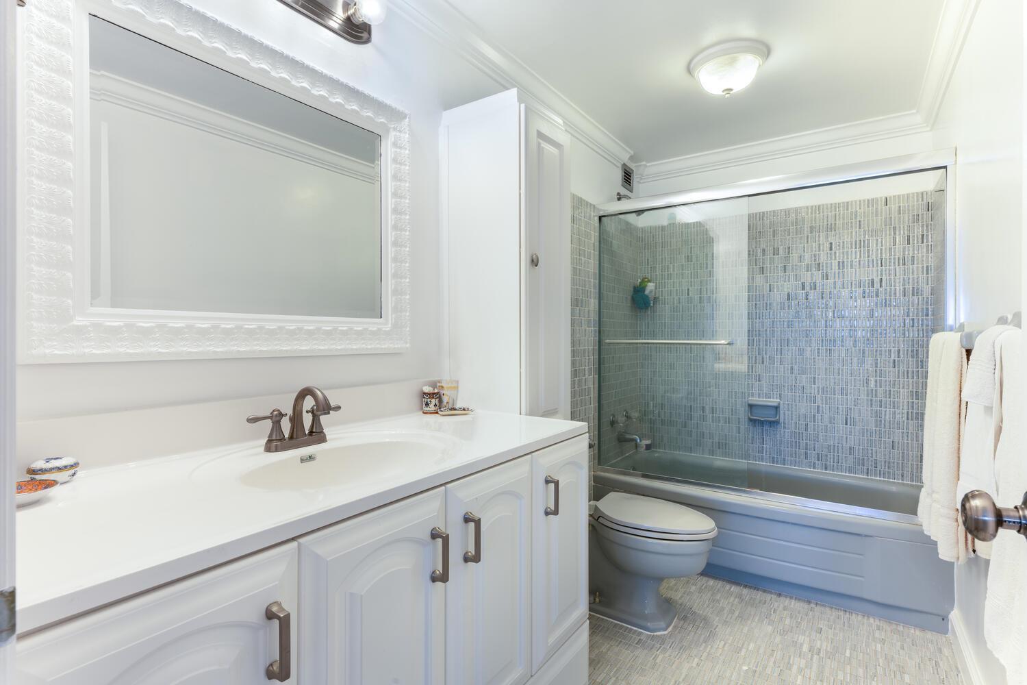 LA FONTANA APTS OF PALM BEACH INC - Residential