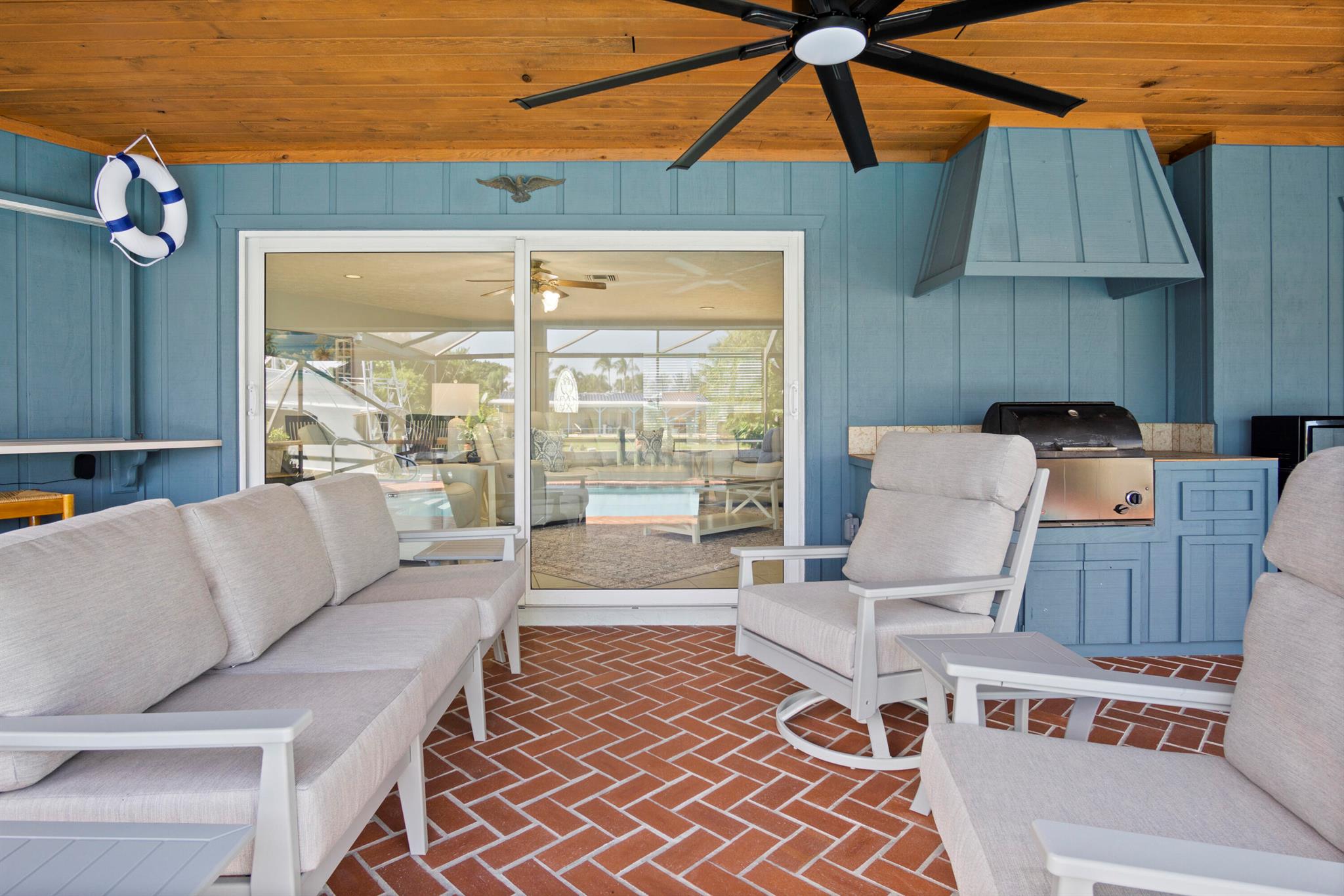 LIGHTHOUSE POINT - Residential Lease