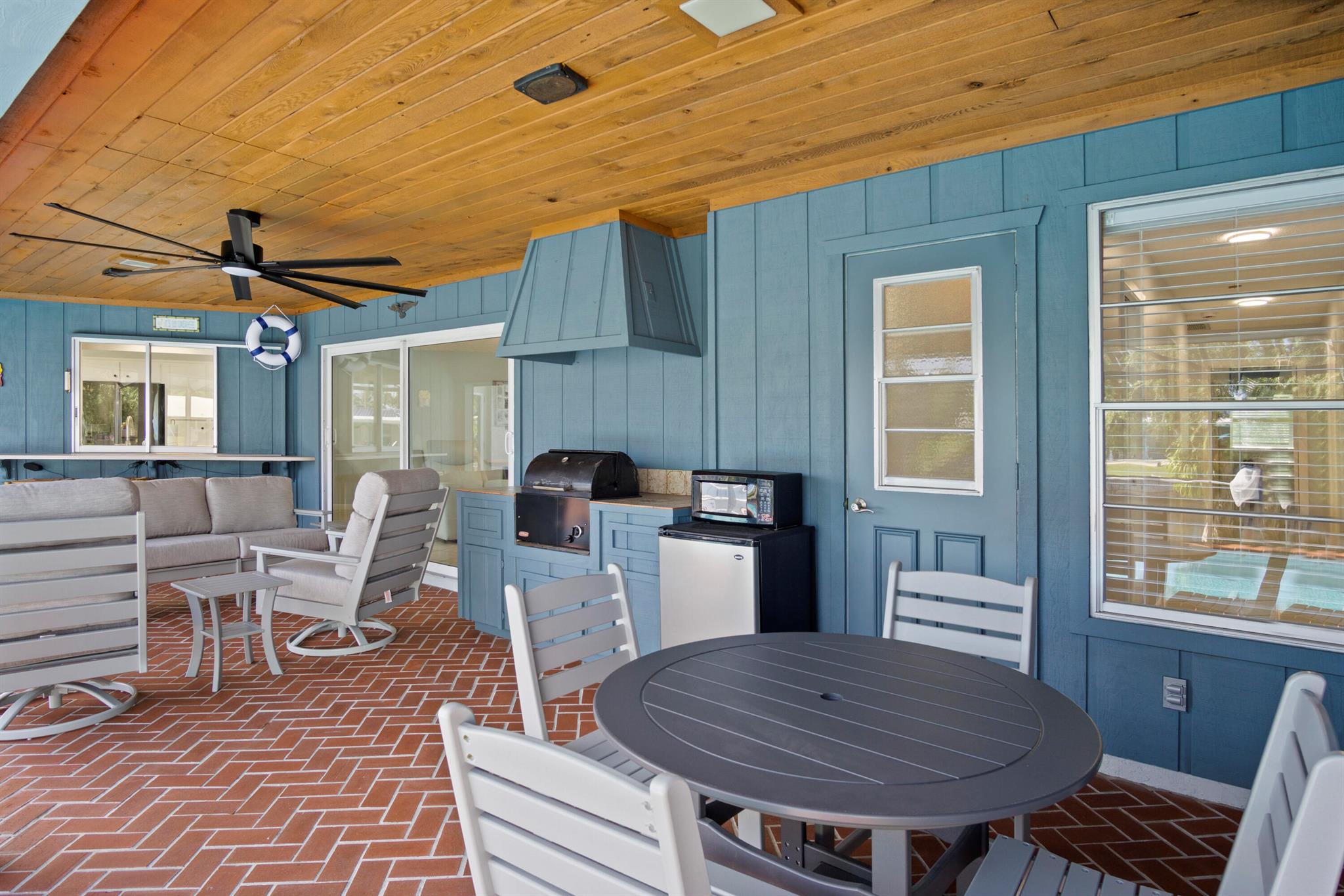 LIGHTHOUSE POINT - Residential Lease