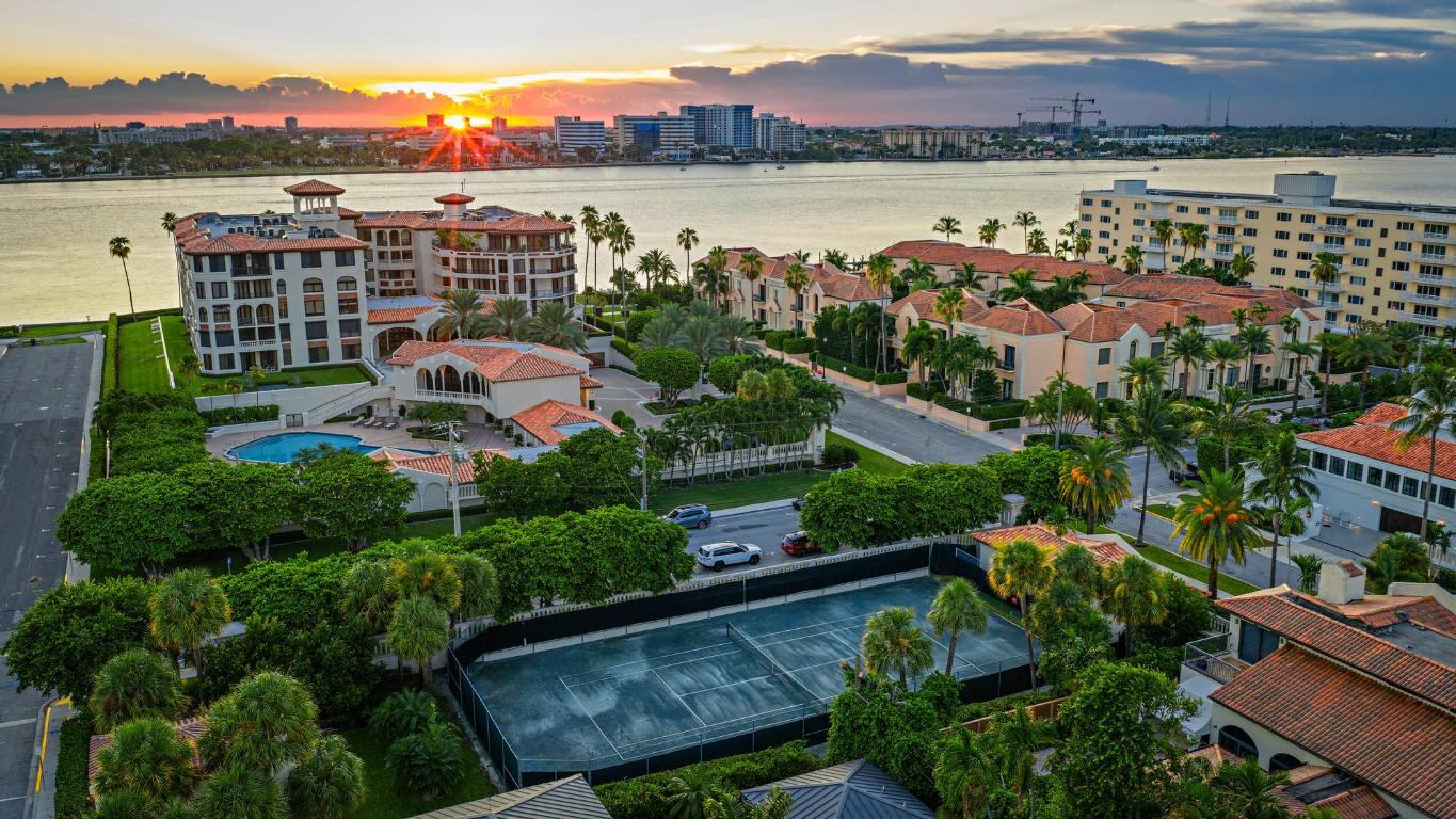 245 Everglade Avenue