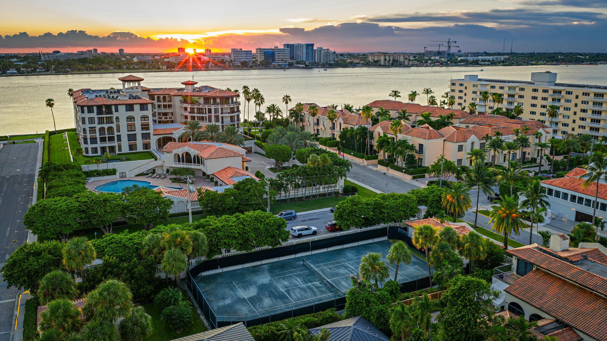 245 Everglade Avenue