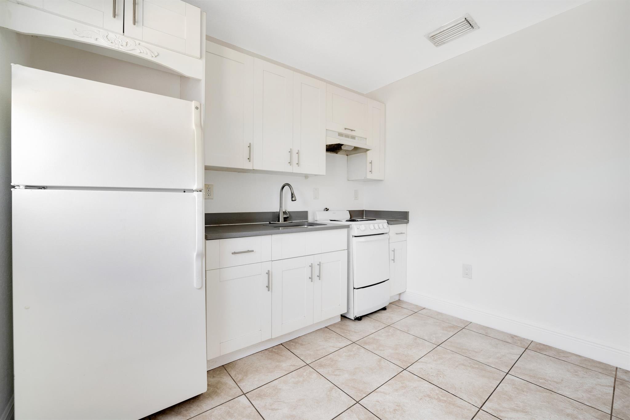 BELLCAMP MANOR - Residential Income