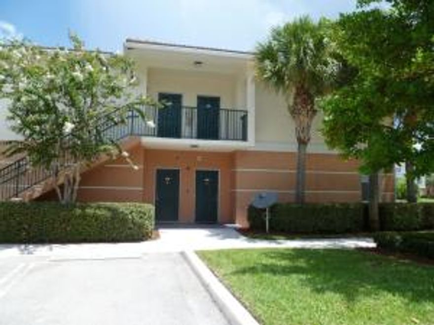Spacious 3 bedroom 2 bath lakefront end unit. No one above you for privacy.Upgraded Pergo flooring and carpet in bedrooms. Condo can be rented 1st year. Resort style pool, clubhouse, playground, 24 hour gated security. Excellent location .25-.50 to all shopping, restaurants and a few miles to beaches. Owner/Agent