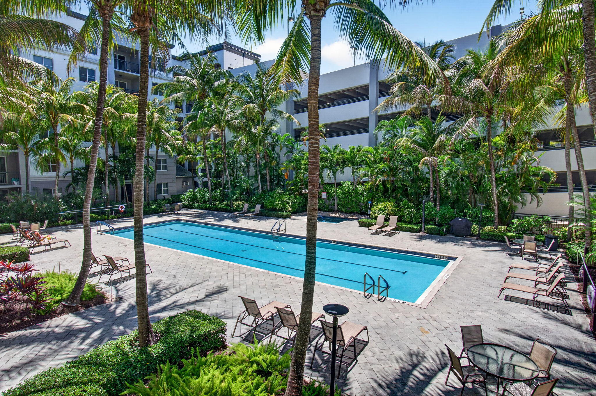 VIZCAYA LAKES CONDO - Residential