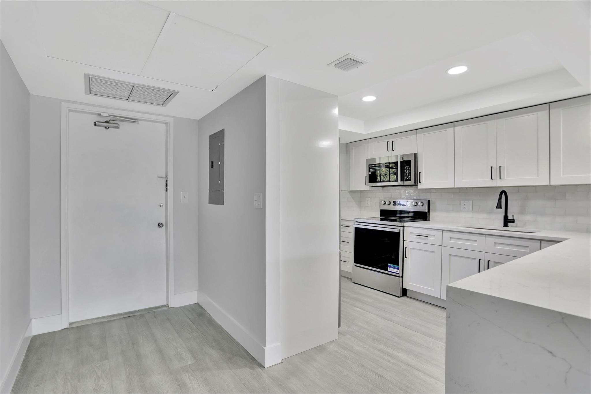 PALM AIRE COUNTRY CLUB - Residential