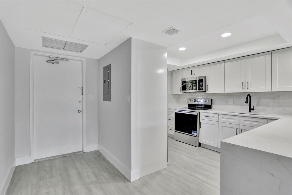 Photo of 575 Oaks Lane #307, Pompano Beach, FL 33069 (MLS # F10414363)