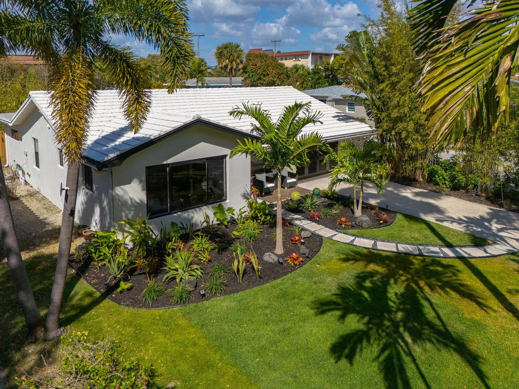 Photo of 1501 S Palmway, Lake Worth Beach, FL 33460 (MLS # R11095898)