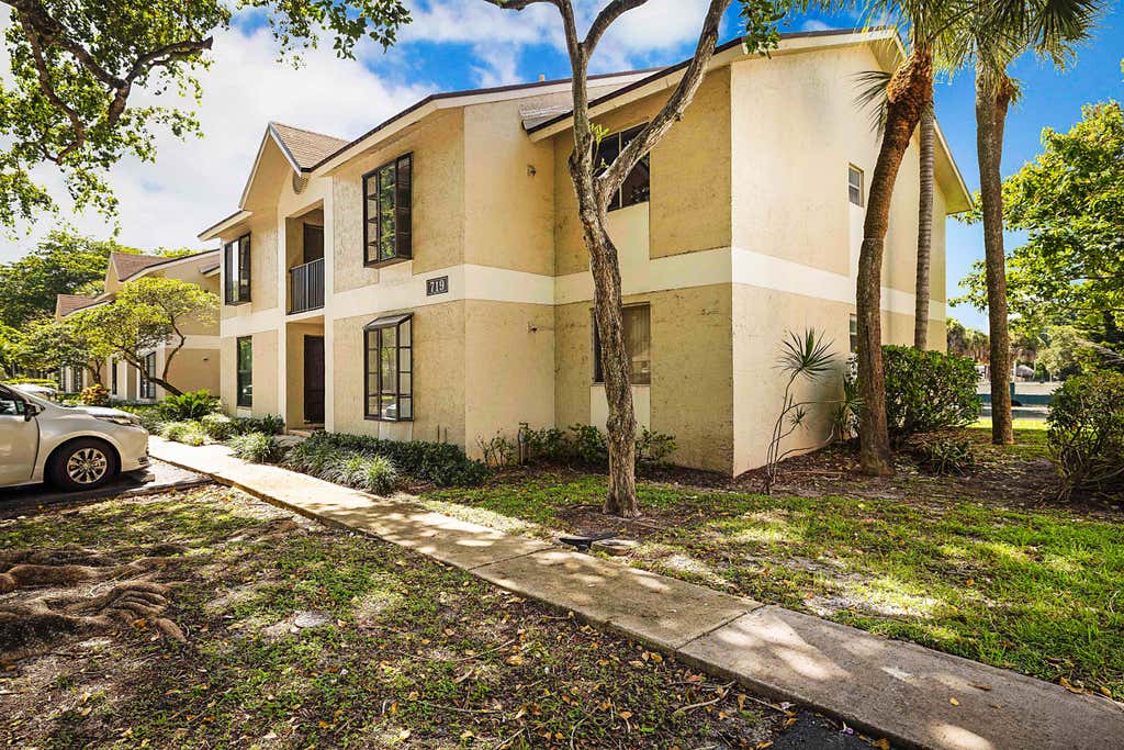 Photo of 719 GARDENS Drive #206, Pompano Beach, FL 33069 (MLS # B26065691)
