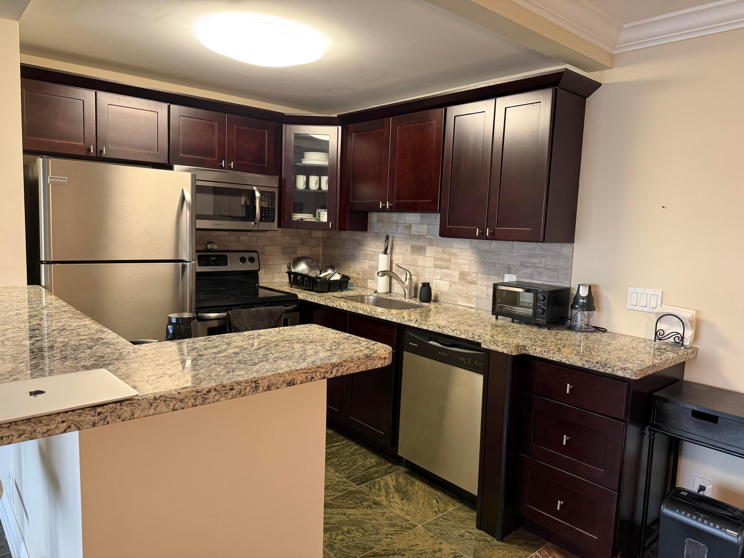 CAMBRIDGE F CONDO - Residential