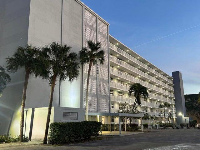Super recently renovated all age condo in East Boca Raton only 1 mile from the beach. Reasonable maintenance fee includes cable, water and internet, community pool and all exterior maintenance including the roof. On sight manager, secure lobby entrance,. Building going thru extensive renovations and all paid by the seller. Excellent location , close to all the most popular shopping markets including Whole Foods, Target, Trader Joe's, Publix, Walmart Grocery. Excellent all Boca Raton ''A'' rated schools, Only minutes away from FAU, downtown Mizner Shopping Center and the humming Atlantic Ave. in Delray Beach. Enjoy the many pristine beaches in Boca Raton, fine dining and shops.