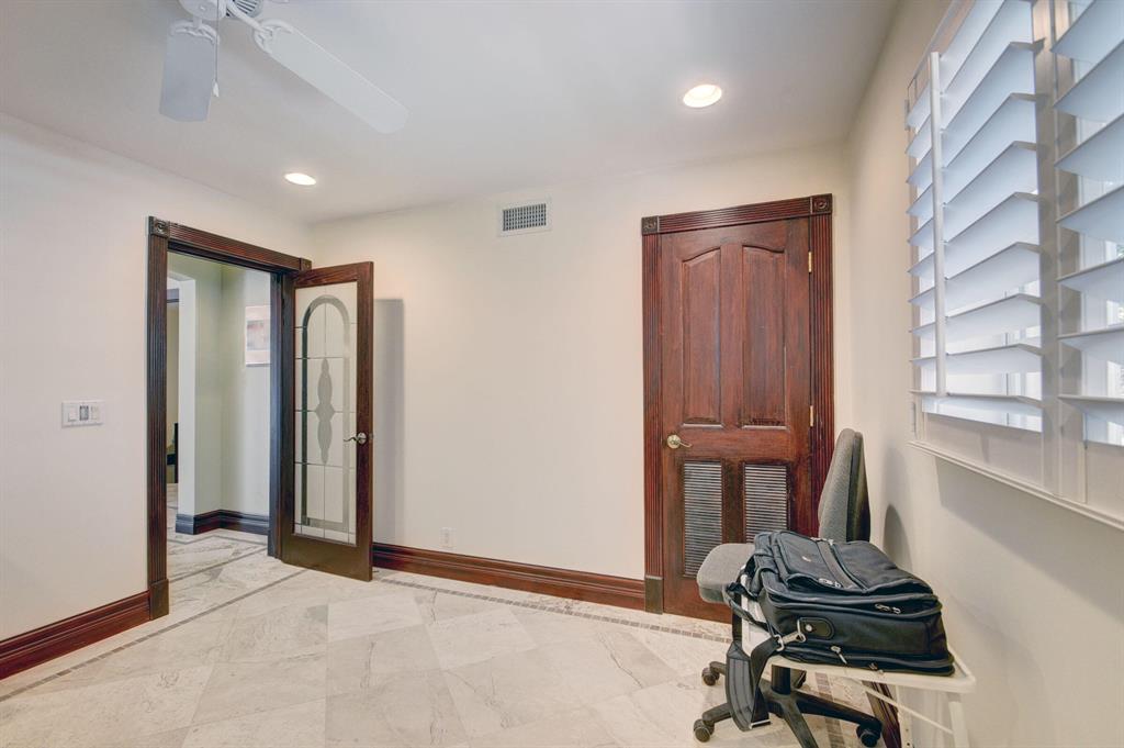 TROPICAL PARK - Residential Lease