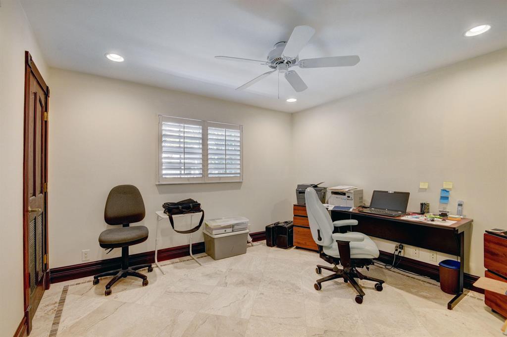 TROPICAL PARK - Residential Lease