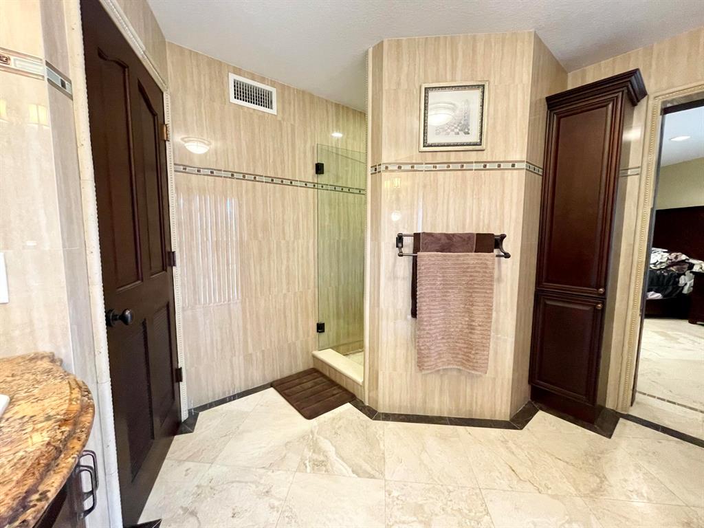 TROPICAL PARK - Residential Lease