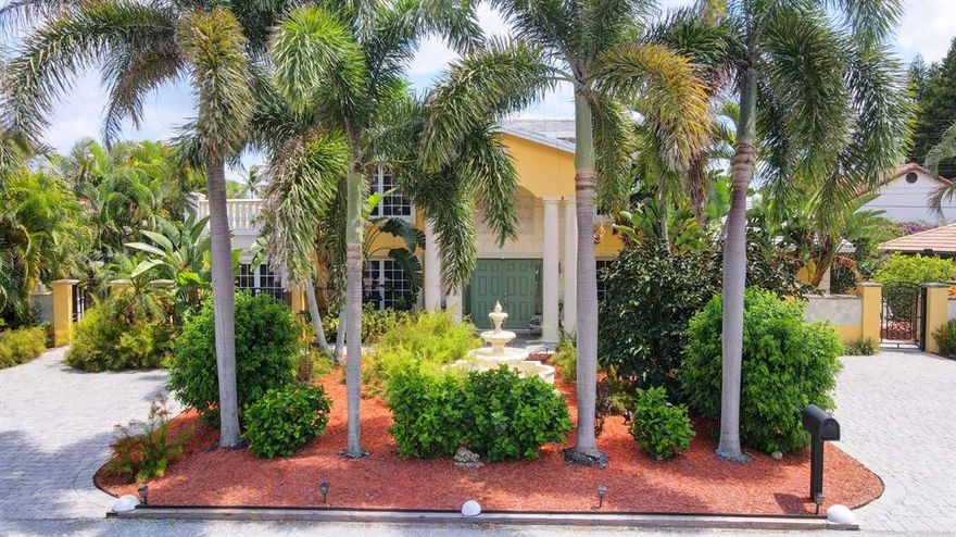 FULLY FURNISHED, SINGLE FAMILY HOME AVAILABLE FOR 6 MONTH RENTAL. JUST STEPS FROM PRIVATE BEACH! Fully renovated in 2006, this single family home features 5 bedrooms and 5 bathrooms. Open concept kitchen/dining/family room area plus separate living room. Gourmet kitchen with stainless appliances, island with seating, large pantry and gas range. Primary suite with private patio and walk-in closet downstairs. Second bedroom downstairs is used as an office. Upstairs, you will find 3 bedrooms with private en-suite bathrooms, a rooftop terrace, and laundry room. Tile floors throughout. Driveway parking for 4 vehicles. Fenced back yard with additional patio space. Private entrance to beach is a 2 minute walk away! Gas, electric, water and internet included!