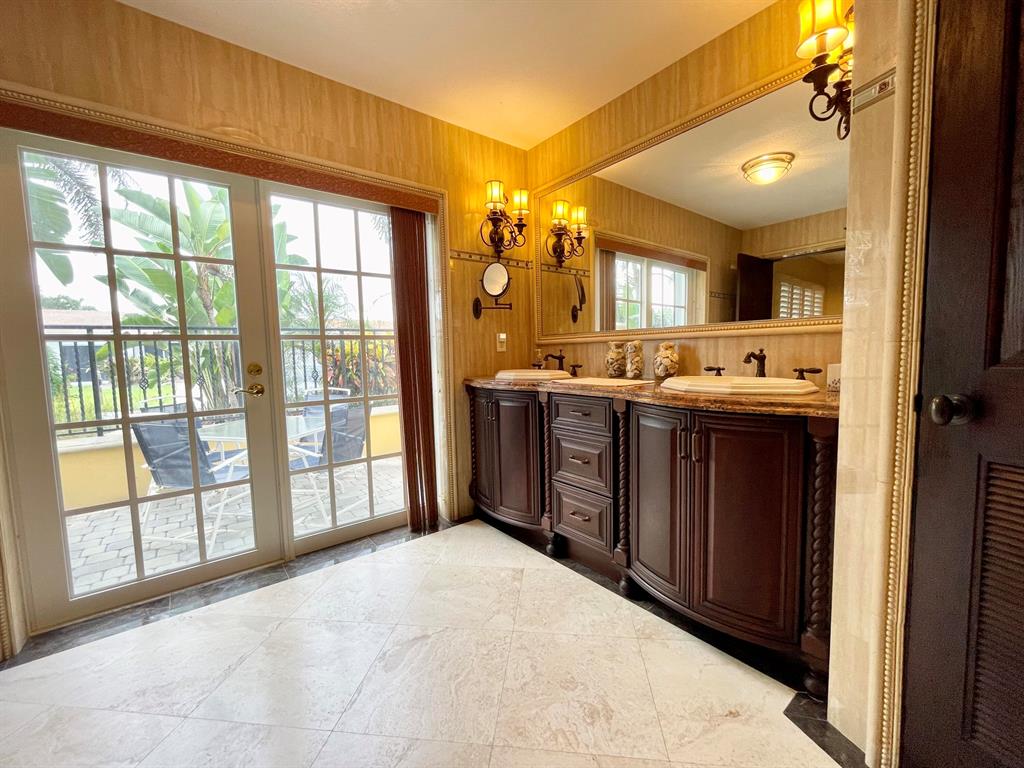 TROPICAL PARK - Residential Lease