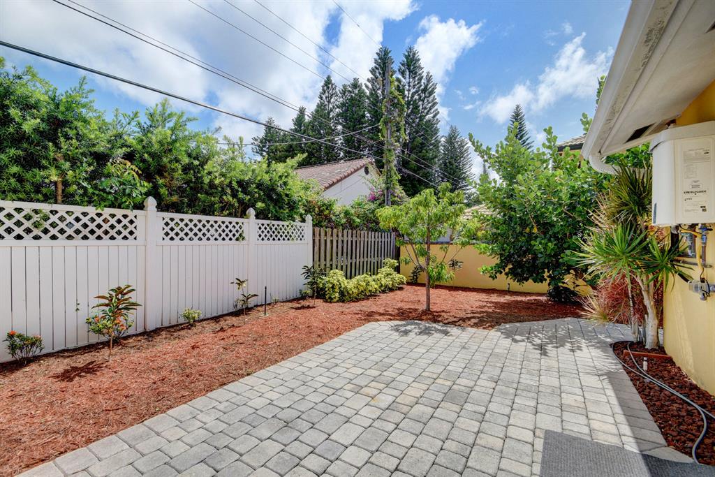 TROPICAL PARK - Residential Lease