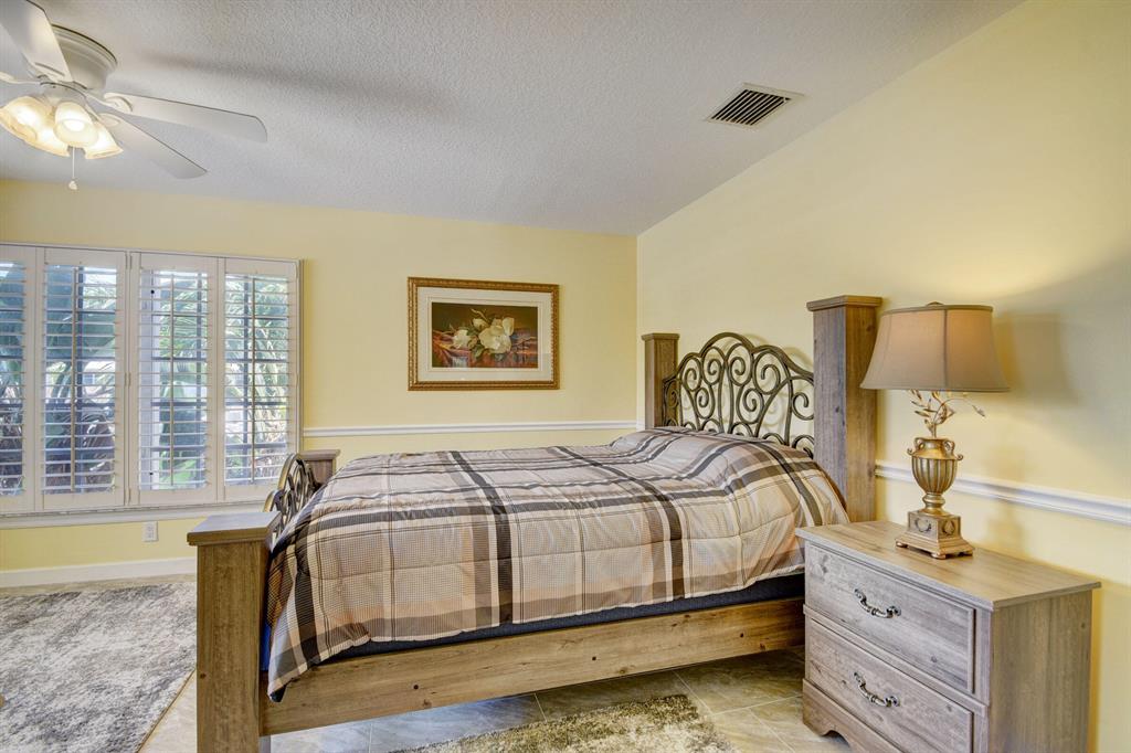 TROPICAL PARK - Residential Lease