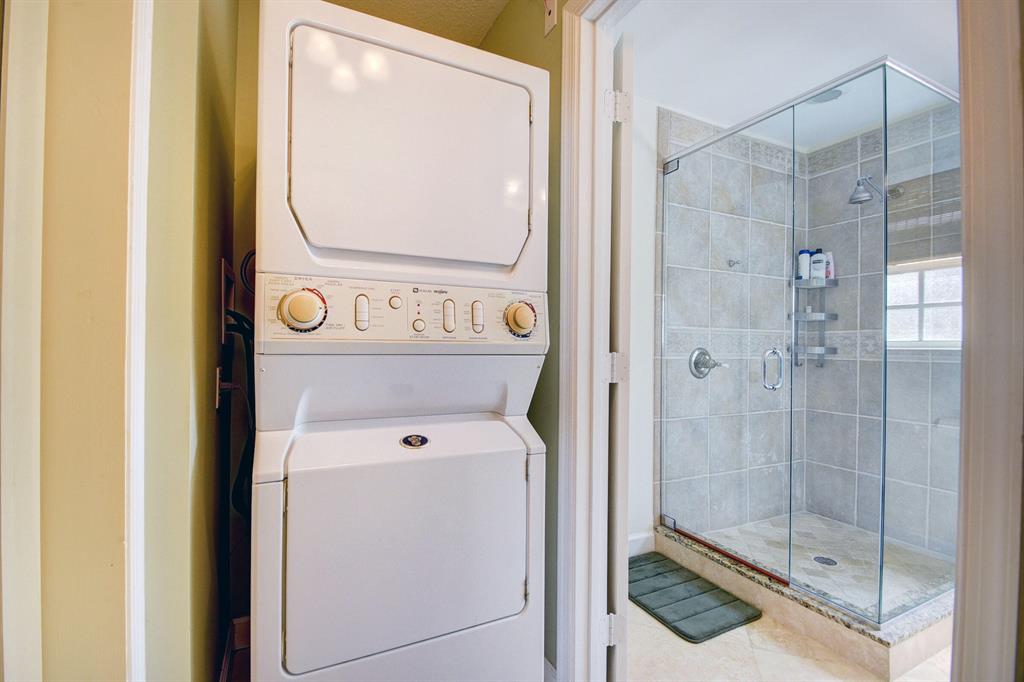 TROPICAL PARK - Residential Lease