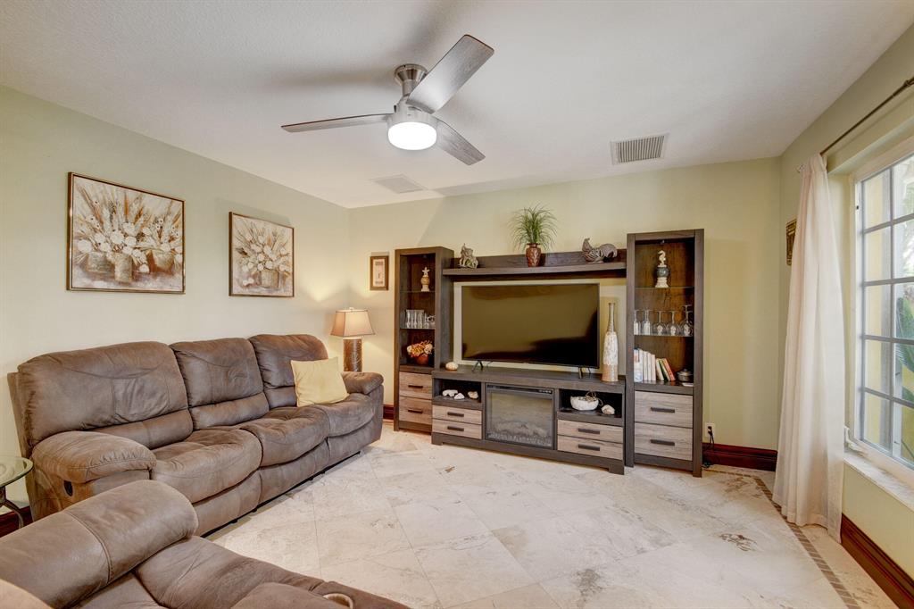 TROPICAL PARK - Residential Lease