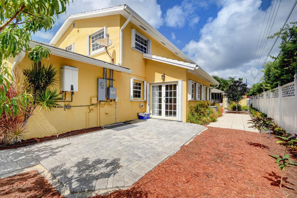 TROPICAL PARK - Residential Lease