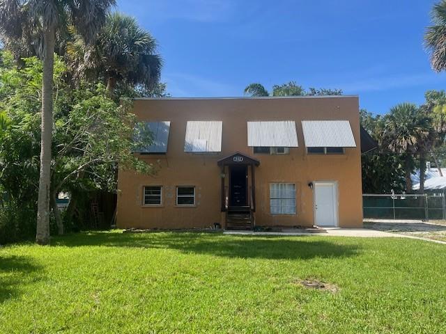 Welcome home!! This beautiful, remodeled, cozy 3 bedroom 1 bathroom apartment is located in the historical district part of Fort Pierce. Close to U.S. 1, an array of restaurants including Cobbs landing, stunning beaches, and a variety of retail shopping. It is pet friendly and water is included in the rent! Come and make this your next home.