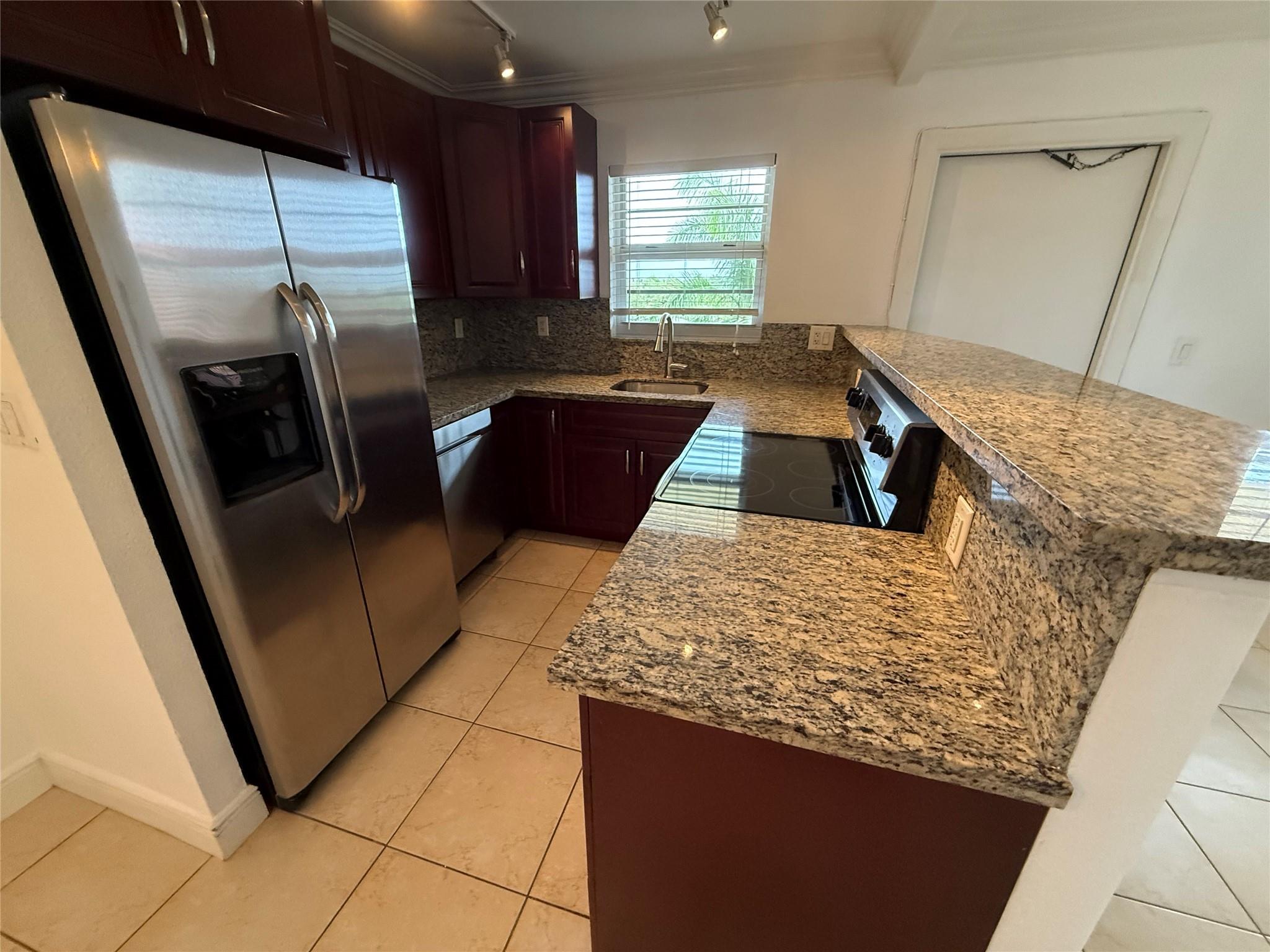 2400 NE 10th St 403