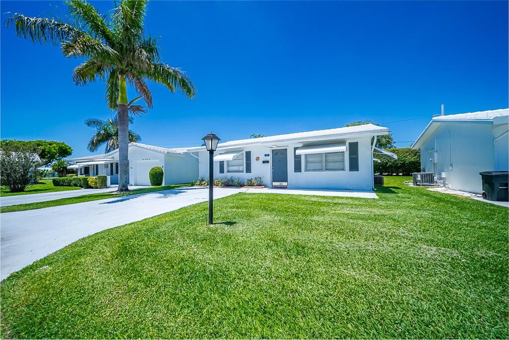 Photo of 904 SW 24th Street, Boynton Beach, FL 33426 (MLS # R11083802)