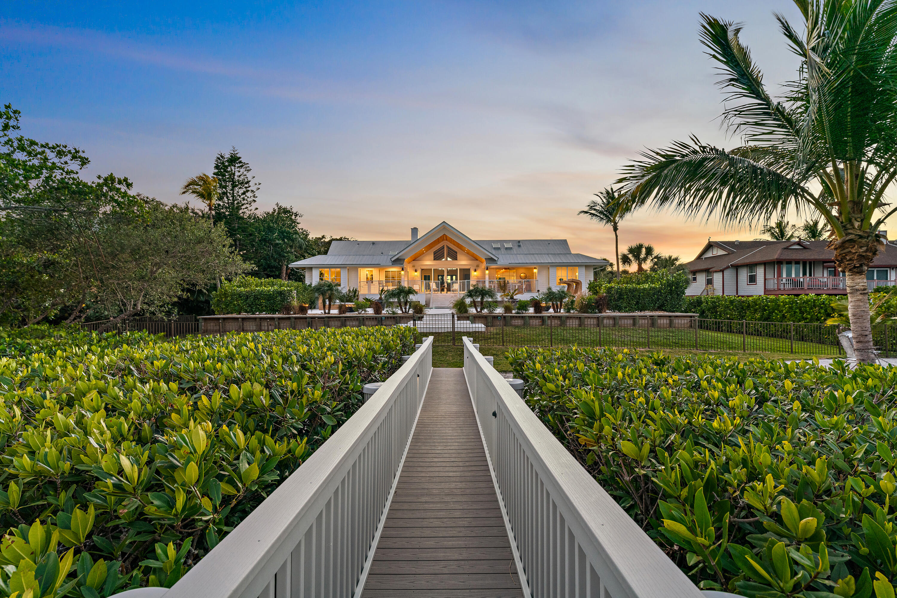 116 S Sewalls Point Road, Sewalls Point, FL, 34996/$5,775,000 3 116 S Sewalls Point Road