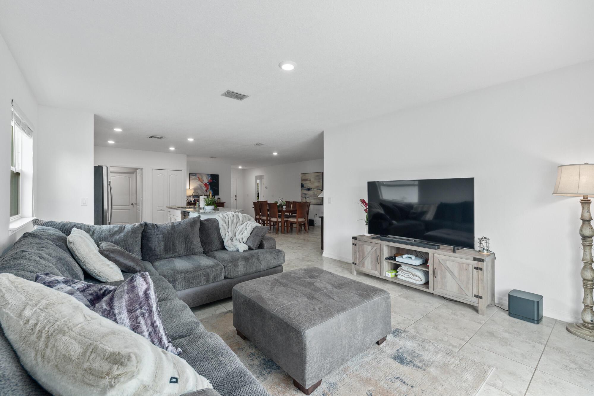 PORT ST LUCIE SECTION 19 - Residential Lease