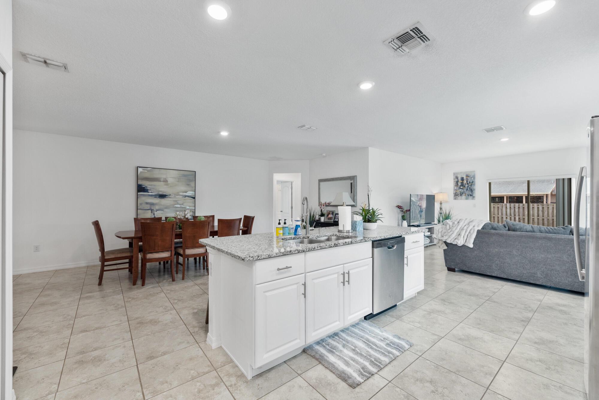 PORT ST LUCIE SECTION 19 - Residential Lease