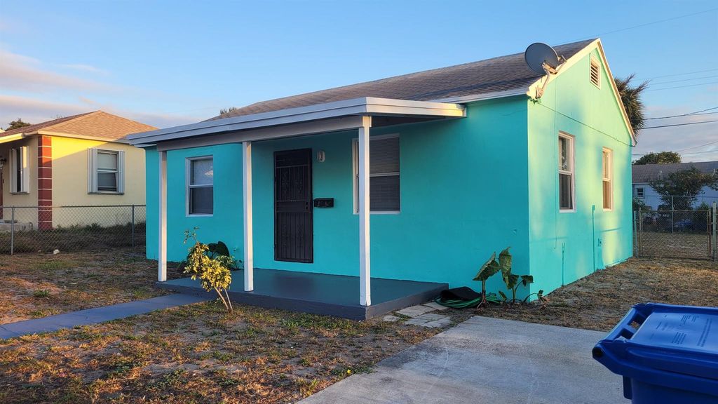 Photo of 857 W 5th Street, Riviera Beach, FL 33404 (MLS # R10980674)