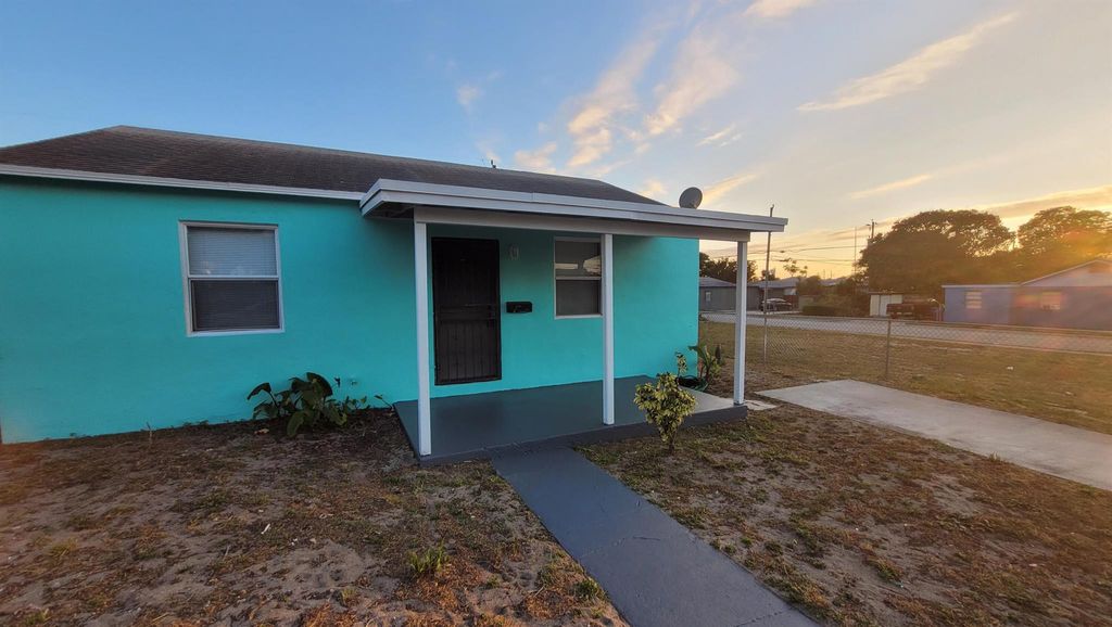 Photo of 857 W 5th Street, Riviera Beach, FL 33404 (MLS # R10980674)