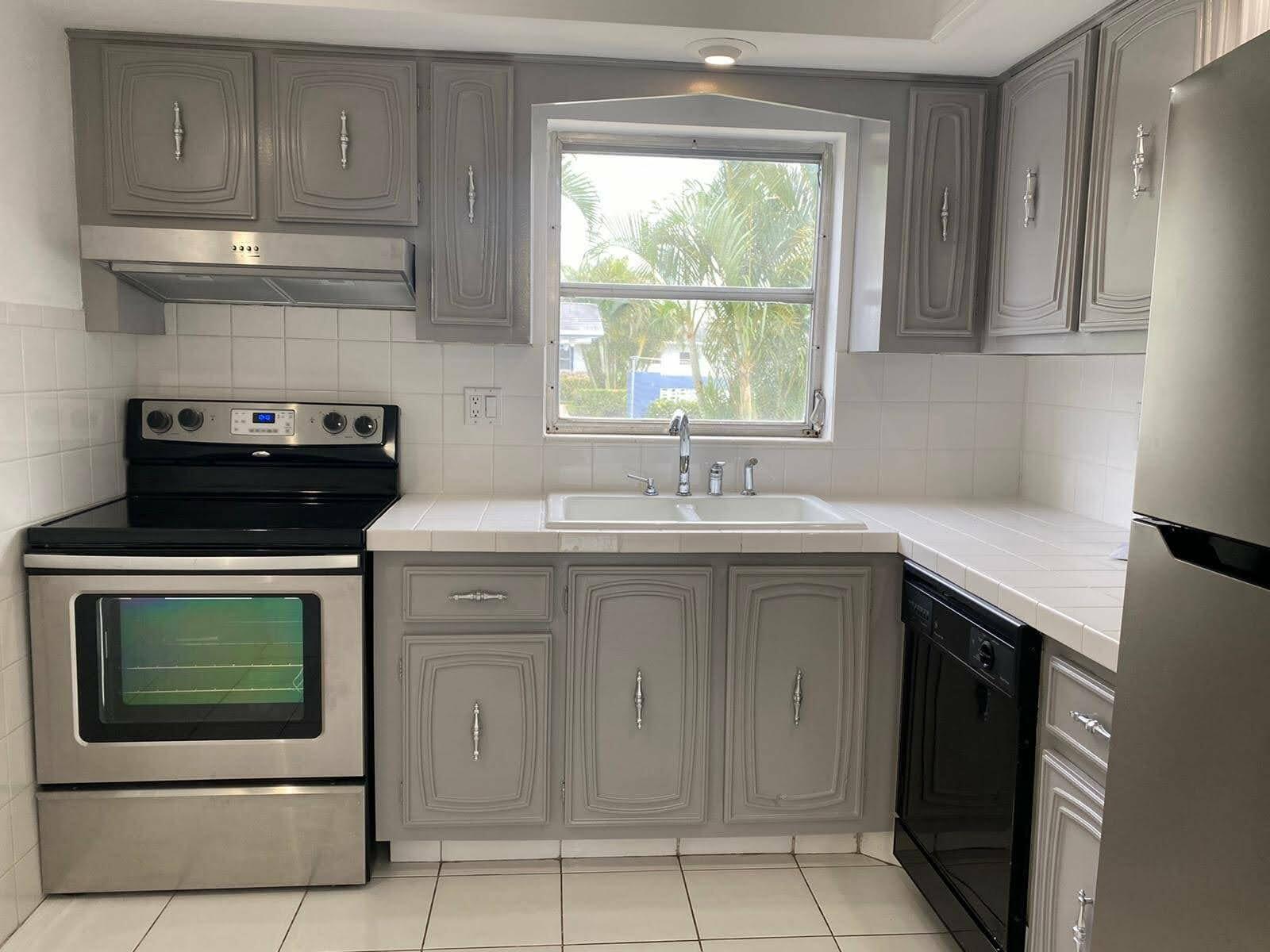 CRESTHAVEN VILLAS CONDO 34 - Residential Lease