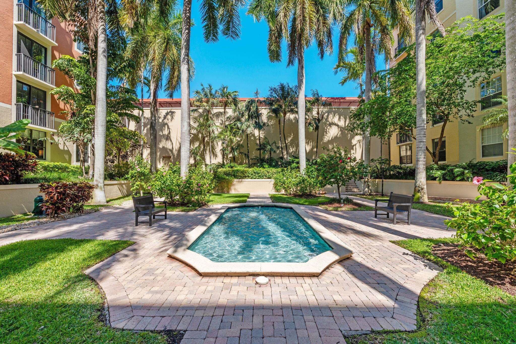 COURTYARDS IN CITYPLACE CONDO - Residential