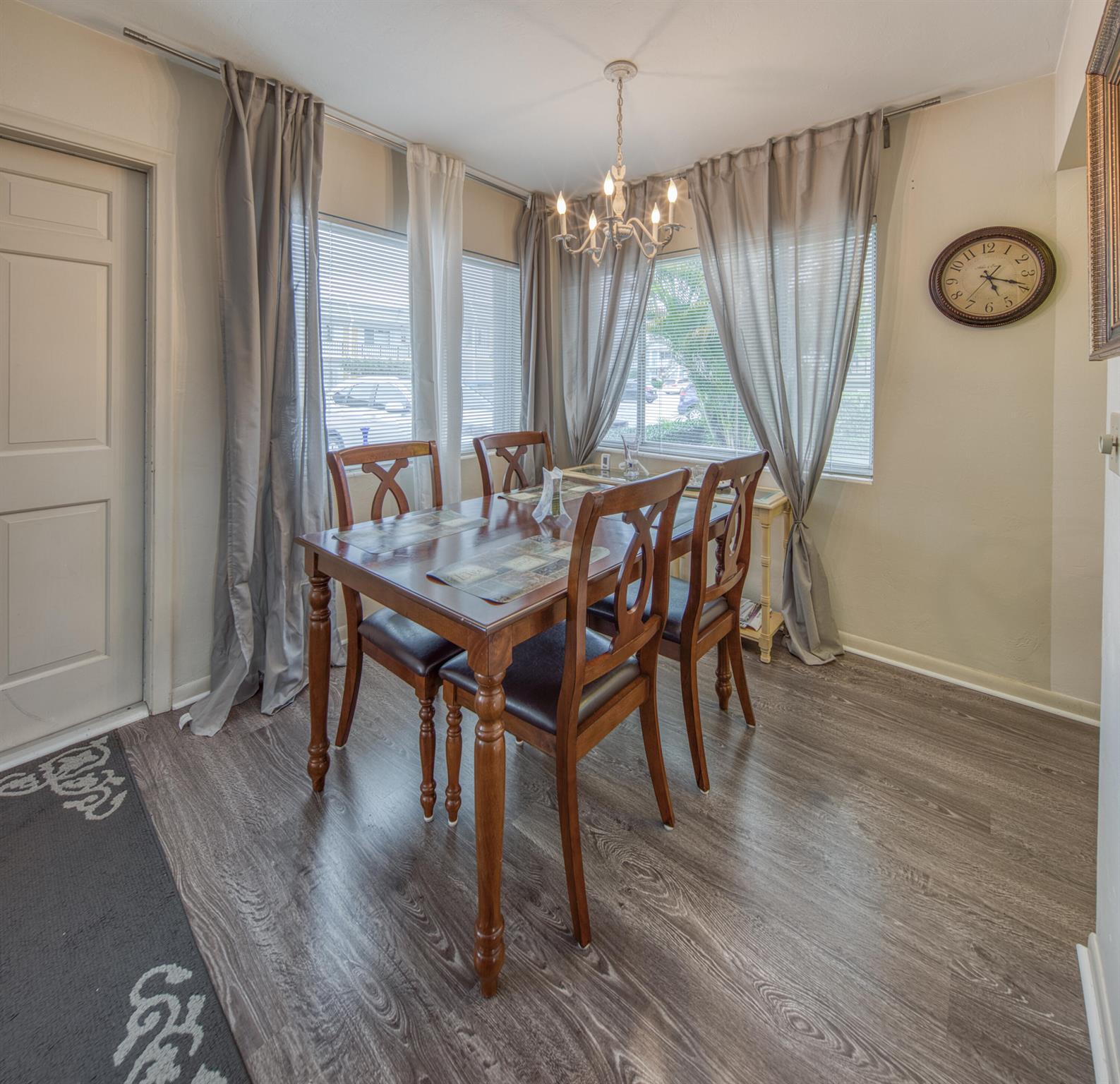 MURRY HILLS APT BLDG COND - Residential