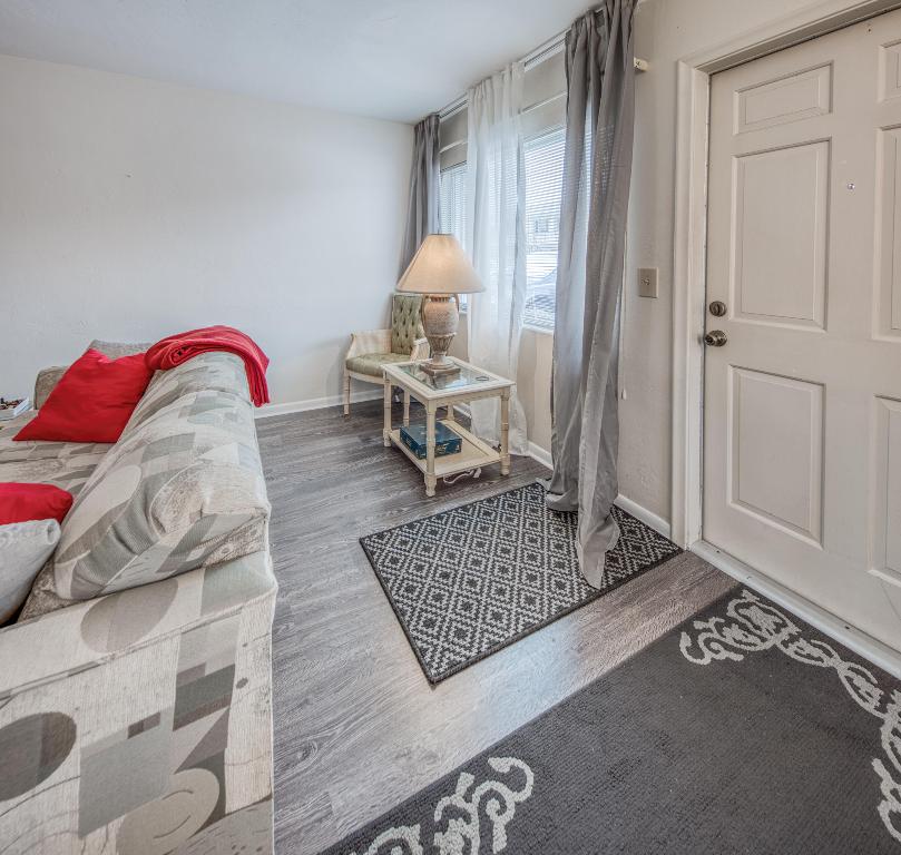 MURRY HILLS APT BLDG CONDO - Residential